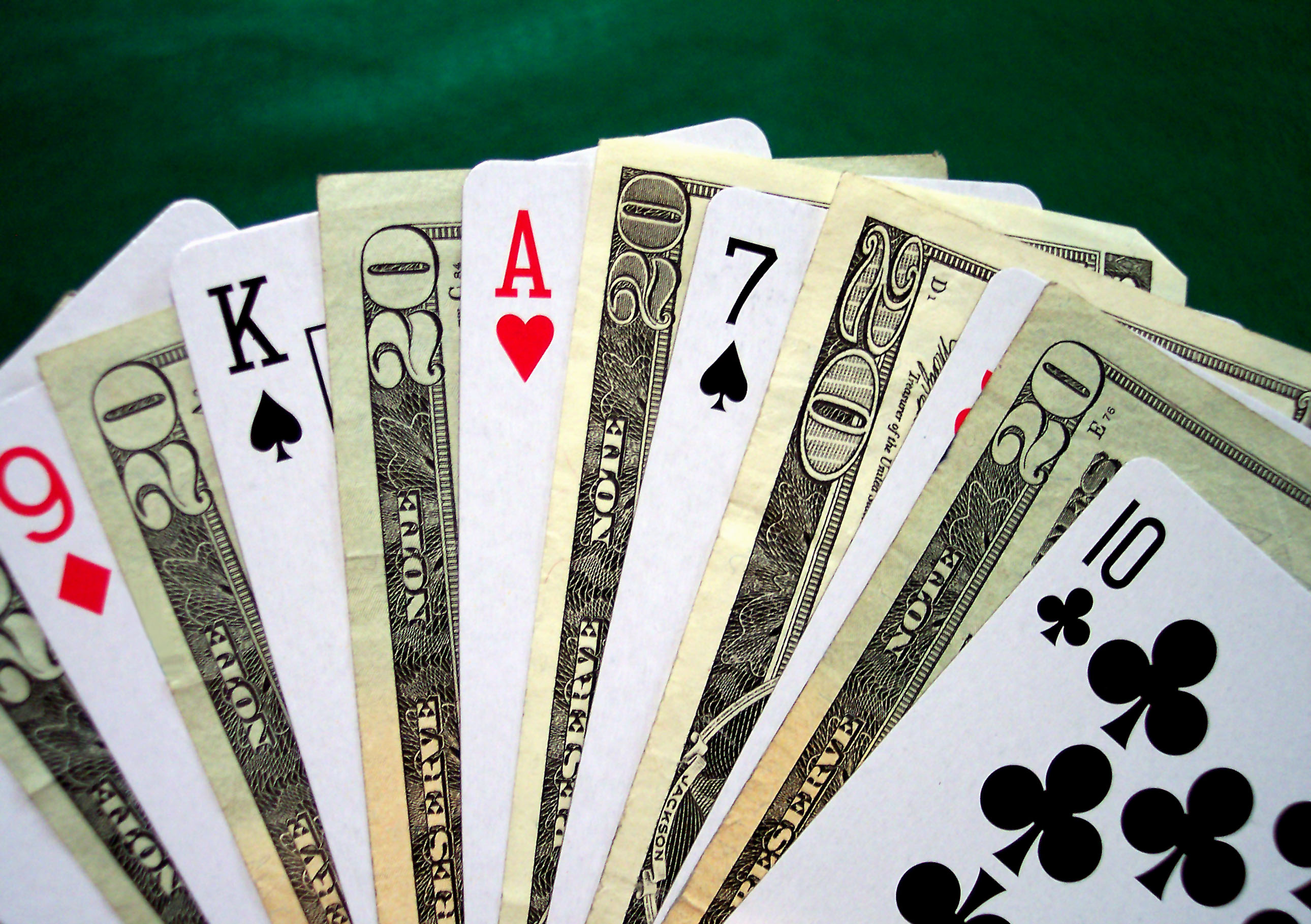 Игры на деньги карты kartydengi. Покер. Покерные деньги. Деньги на игральной карте. Покер заработок.